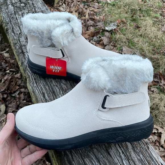 Skechers Shoes - NWT Skechers Goga Mat Cream On The Go City 2 Leather Boots Size 8 Wide